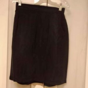 Carole Katz - Ladies knee length black skirt with elastic waist, sz Medium